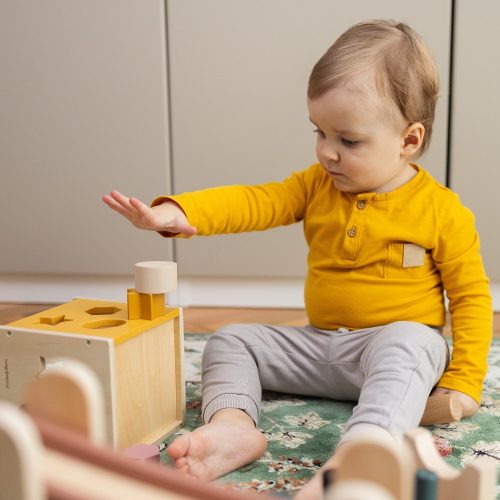 PETITE&MARS Fa formaválogató játék Gravity Wood of Mars 12hó+