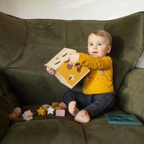 PETITE&MARS Fa formaválogató játék Gravity Wood of Mars 12hó+