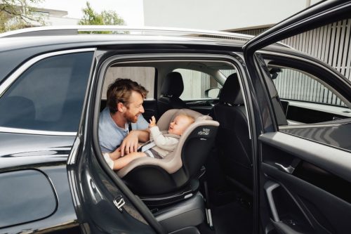 BRITAX RÖMER Dualfix Pro M Lux Onyx Black gyerekülés 61-105cm