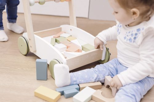 ZOPA Fa járássegítő kocsi építőkockákkal