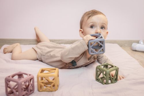 ZOPA Szilikon rágóka Négyzet - fenyőzöld